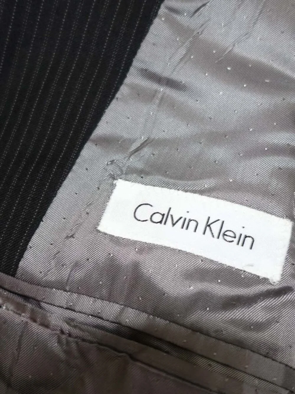 Calvin Klein Men's 3 Button Suit Size 38 Regular 32 x 30 Black 100% Wool Striped